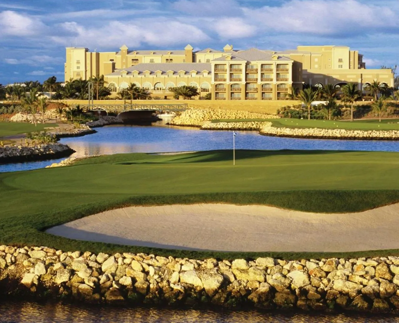 Hotel The Ritz-Carlton, Grand Cayman Dog City Resort